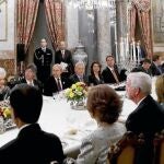Un centenar de comensales asistió a la cena ofrecida por la Reina y los Príncipes de Asturias en el Palacio Real