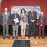 La viceconsejera de Economía y Empleo, Begoña Hernández y el subdelegado, José Antonio Martínez Bermejo, junto a los participantes en el Foro «Fibest»