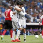 El Madrid ganó 5-3 al Stade Reims, en el Trofeo Santiago Bernabéu. En la foto, Morata y Asensio celebran el tanto del primero