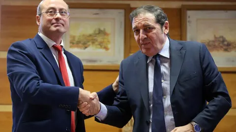 El consejero Sáez Aguado firma un acuerdo de colaboración con el presidente de Pyfano, Miguel Ángel Vicente