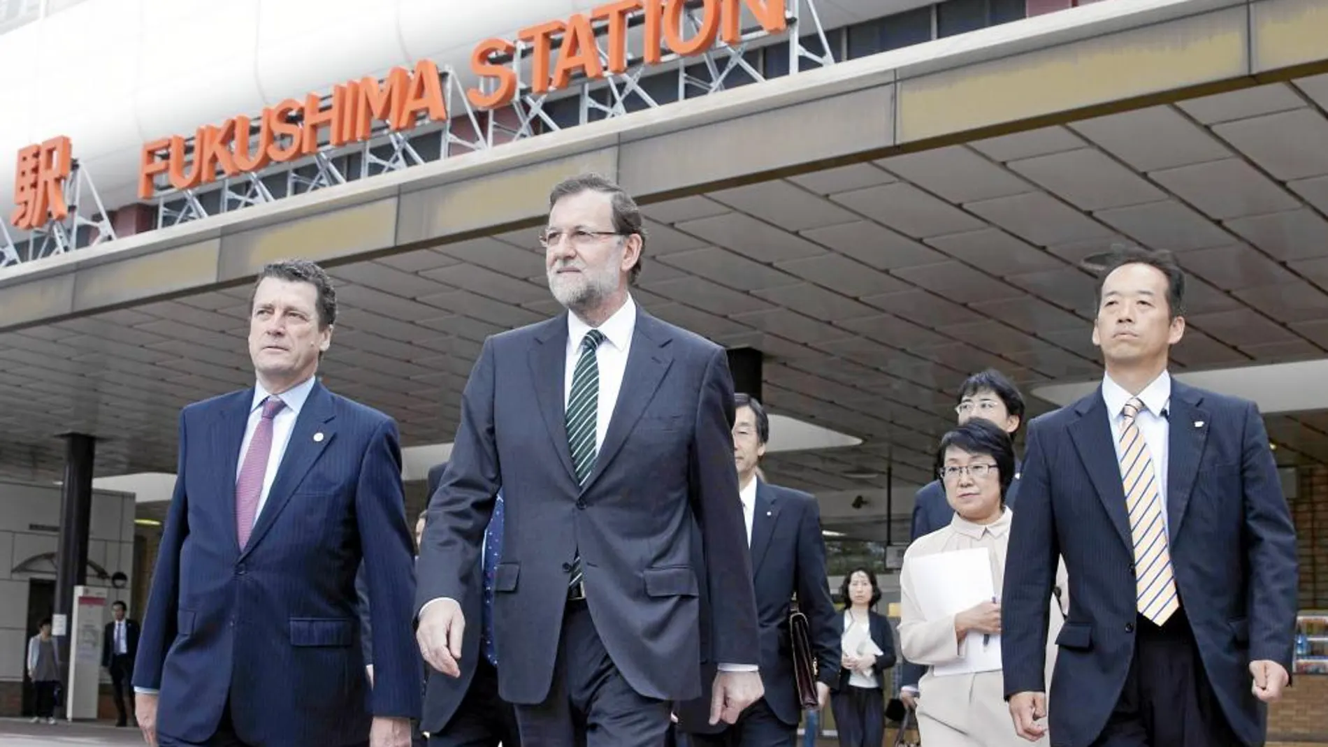 Rajoy, a su llegada a Fukushima procedente de Tokio, desde donde viajó en tren-bala