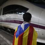 Independentistas cortan las vías del AVE en Barcelona el pasado 8 de noviembre. Ap