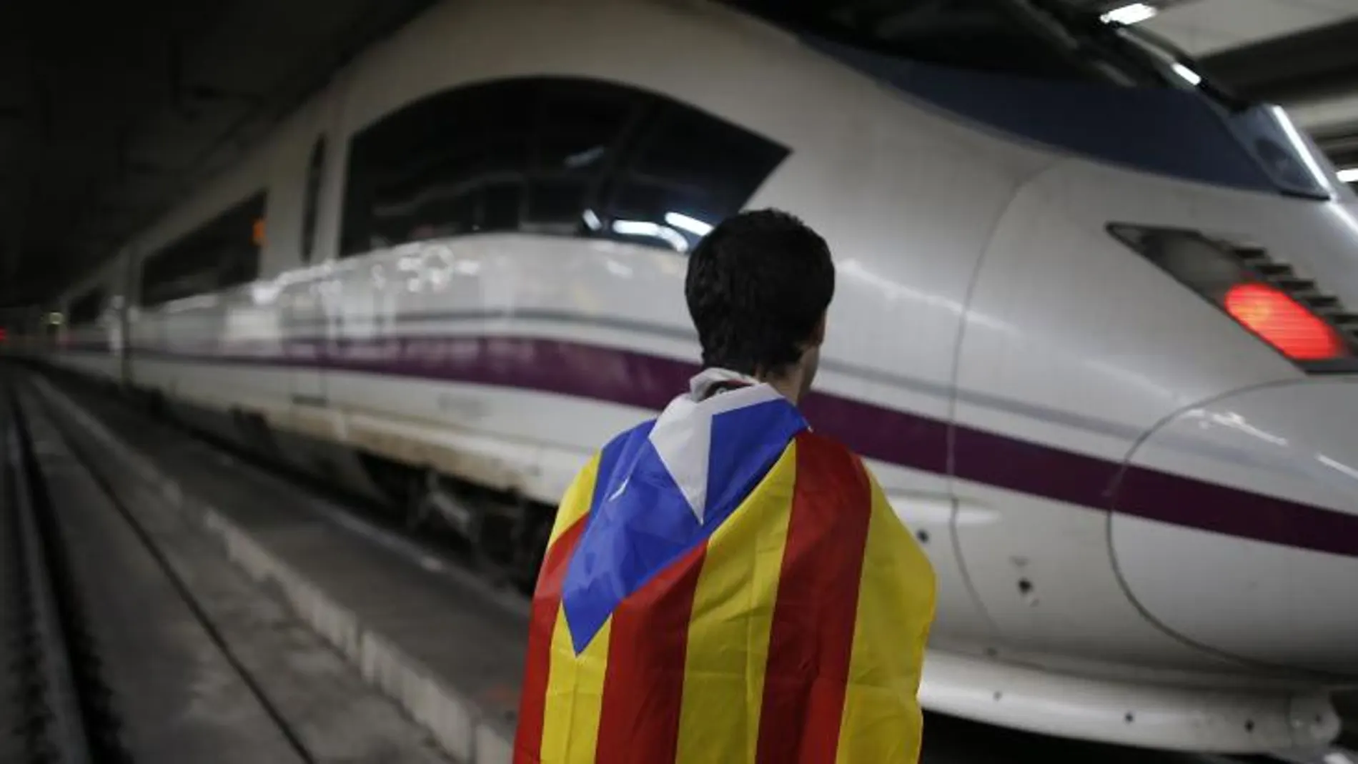 Independentistas cortan las vías del AVE en Barcelona el pasado 8 de noviembre. Ap