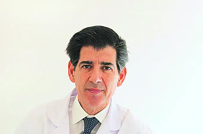 Dr. Francisco Piñal: «La enfermedad de Sudeck nace tras un traumatismo sin una razón aparente»