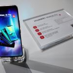 El nuevo Huawei 20 Pro, expuesto durante su presentación en Londres / Reuters