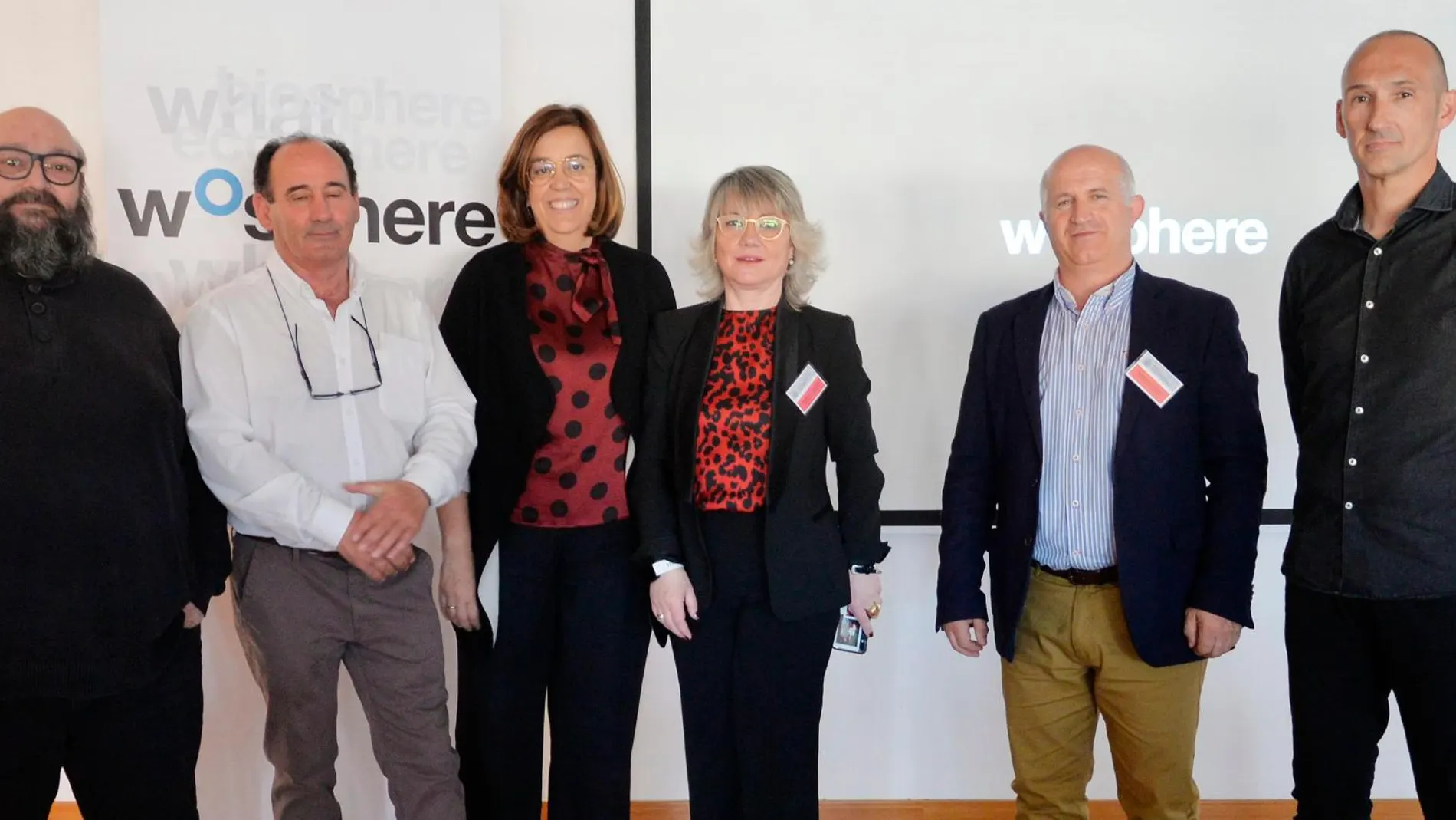 La presidenta de la Diputación, Ángeles Armisén; la alcaldesa de Aguilar de Campoo, María José Ortega; Javier Reinhard e Ignacio Fontela, entre otros, durante la presentación del proyecto