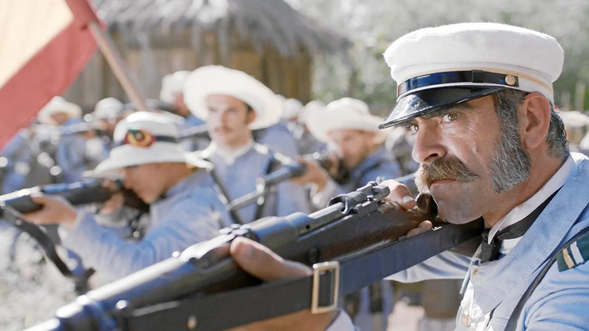 Tosar interpreta al teniente Martín Cerezo, un militar en permanente conflicto