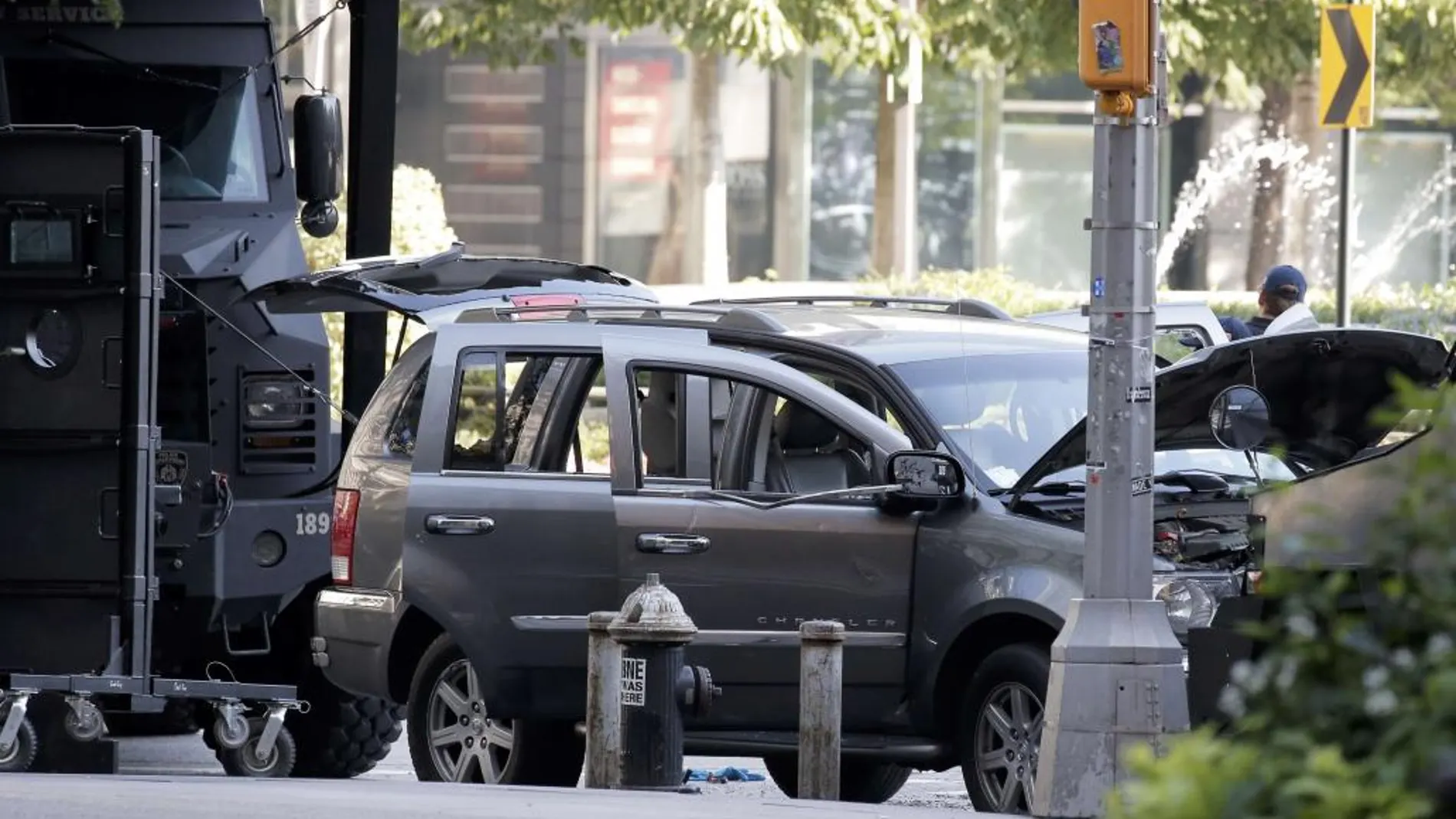 La policía investiga el vehículo del hombre que amenazó con una falsa bomba