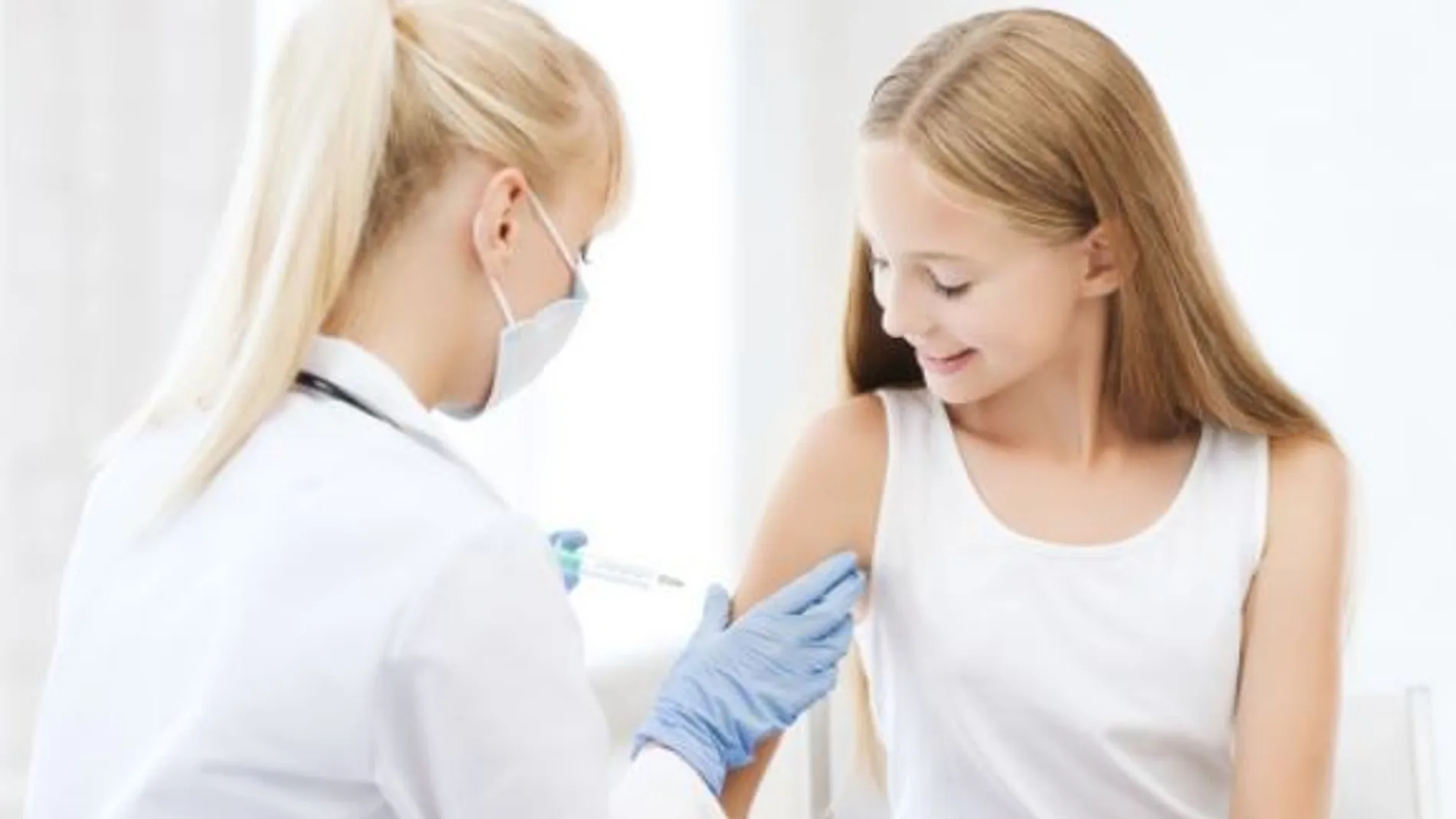 Se debe vacunar a niñas y a niños