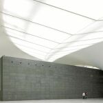 La Central Academy of Fine Arts, en Los Ángeles, es uno de los edificios más representativos del nipón. Arriba, a la derecha, boceto del Palau Sant Jordi; en el medio, la conocida como «Puerta Isozaki» en Bilbao; debajo, Parque de Oficinas Distrito 38, en Barcelona