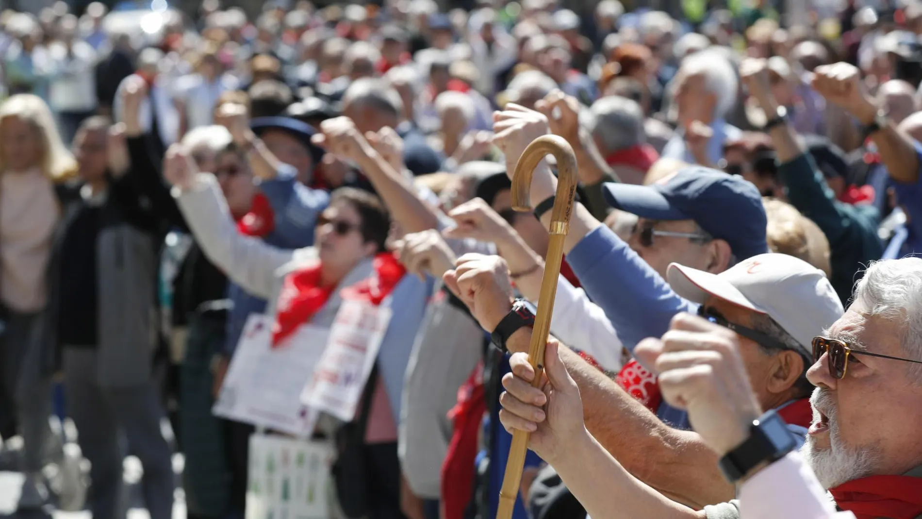Un grupo de jubilados en la manifestación de ayer en Bilbao para exigir pensiones dignas