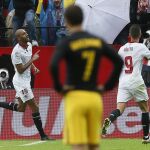 El centrocampista francés del Sevilla Steven N'Zonzi celebra el gol marcado ante el Atlético de Madrid