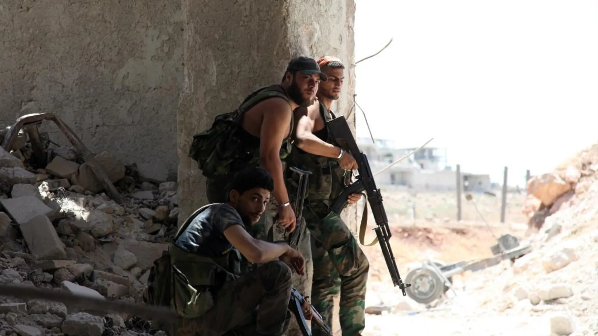 Soldados sirios toman posiciones en la ciudad de Aleppo