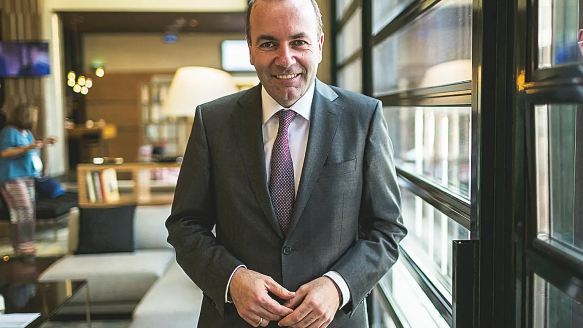 Ingeniero de formación, Manfred Weber ha desarrollado la mayor parte de su carrera política en la Eurocámara, donde lleva quince años