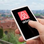 Bruselas considera que Airbnb debe enmendar su política de información sobre el precio final de los alojamientos
