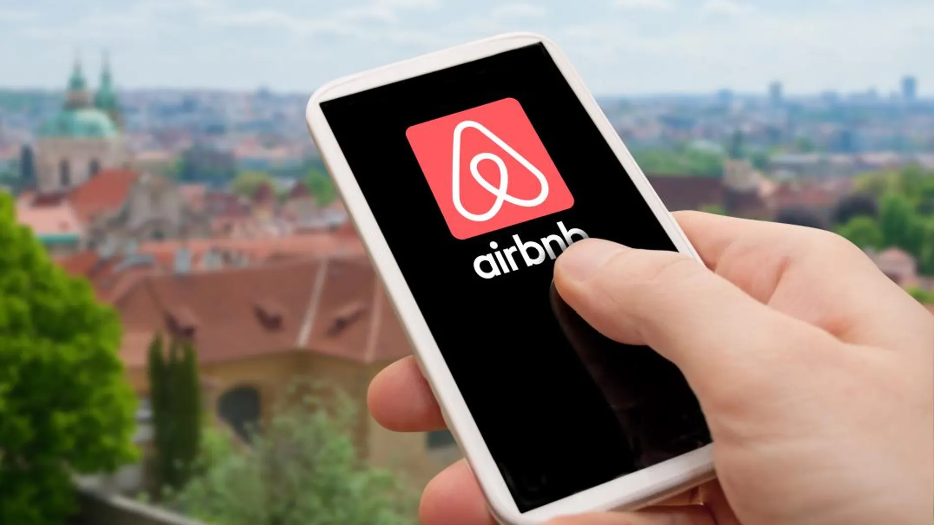 Bruselas considera que Airbnb debe enmendar su política de información sobre el precio final de los alojamientos