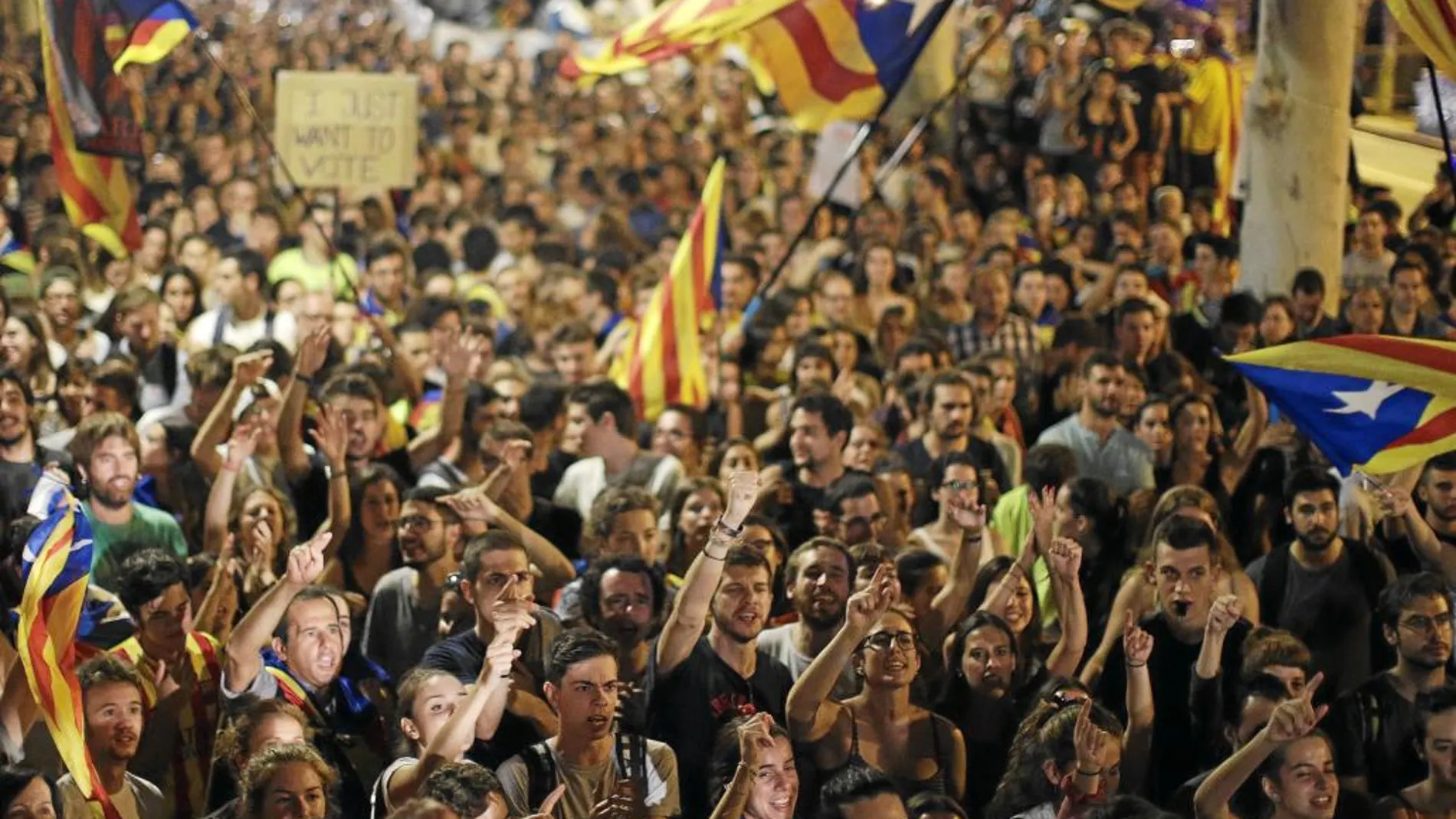 Manifestación jaleada por los soberanistas para calentar la declaración de independencia en la calle