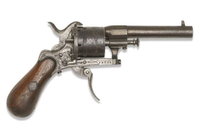 Fotografía facilitada por la firma de subastas Christie's que muestra a un revólver belga tipo Lefaucheux de 7mm