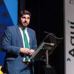 El presidente de la Región de Murcia, Fernando López Miras, inauguró ayer el I Foro Internacional de Innovación, Sostenibilidad y Economía de la Región (Foro 'AQUÍ') ante más de mil empresarios murcianos