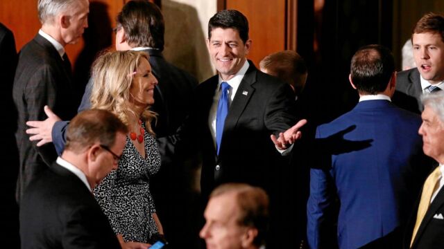El presidente de la Cámara de Representantes, Paul Ryan, llega al Capitolio para la inauguración ayer de la nueva legislatura