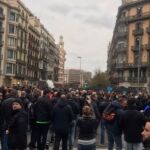 Concentración de los mossos ante la consellería de Economía / Twitter @smemossos