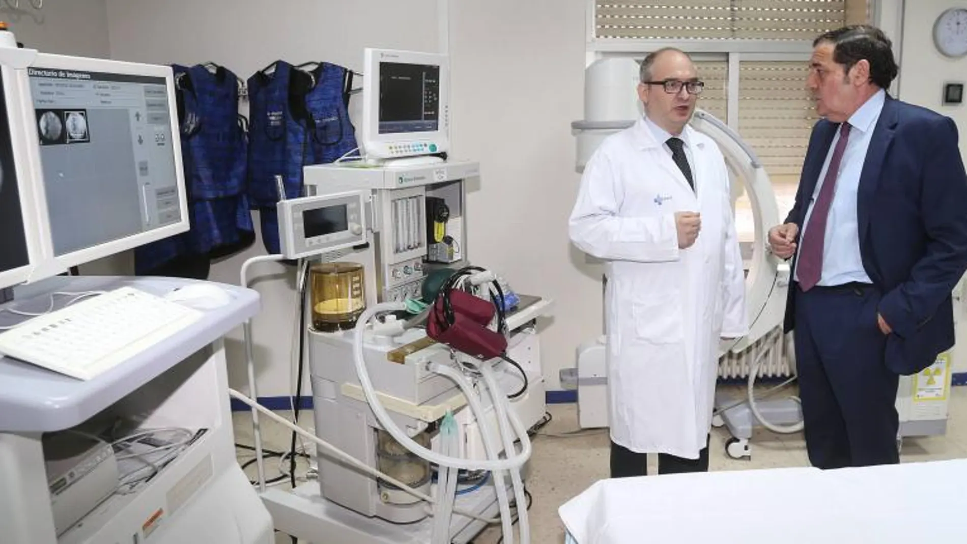El consejero de Sanidad, Antonio María Sáez Aguado, inaugura la nueva unidad integrada del dolor de Valladolid.
