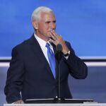 Mike Pence manda un beso a su mujer durante su discurso en la Convención Republicana en Cleveland
