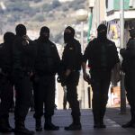 Agentes de la Guardia Civil participación en la detención de un presunto yihadista en Badalona (Barcelona)