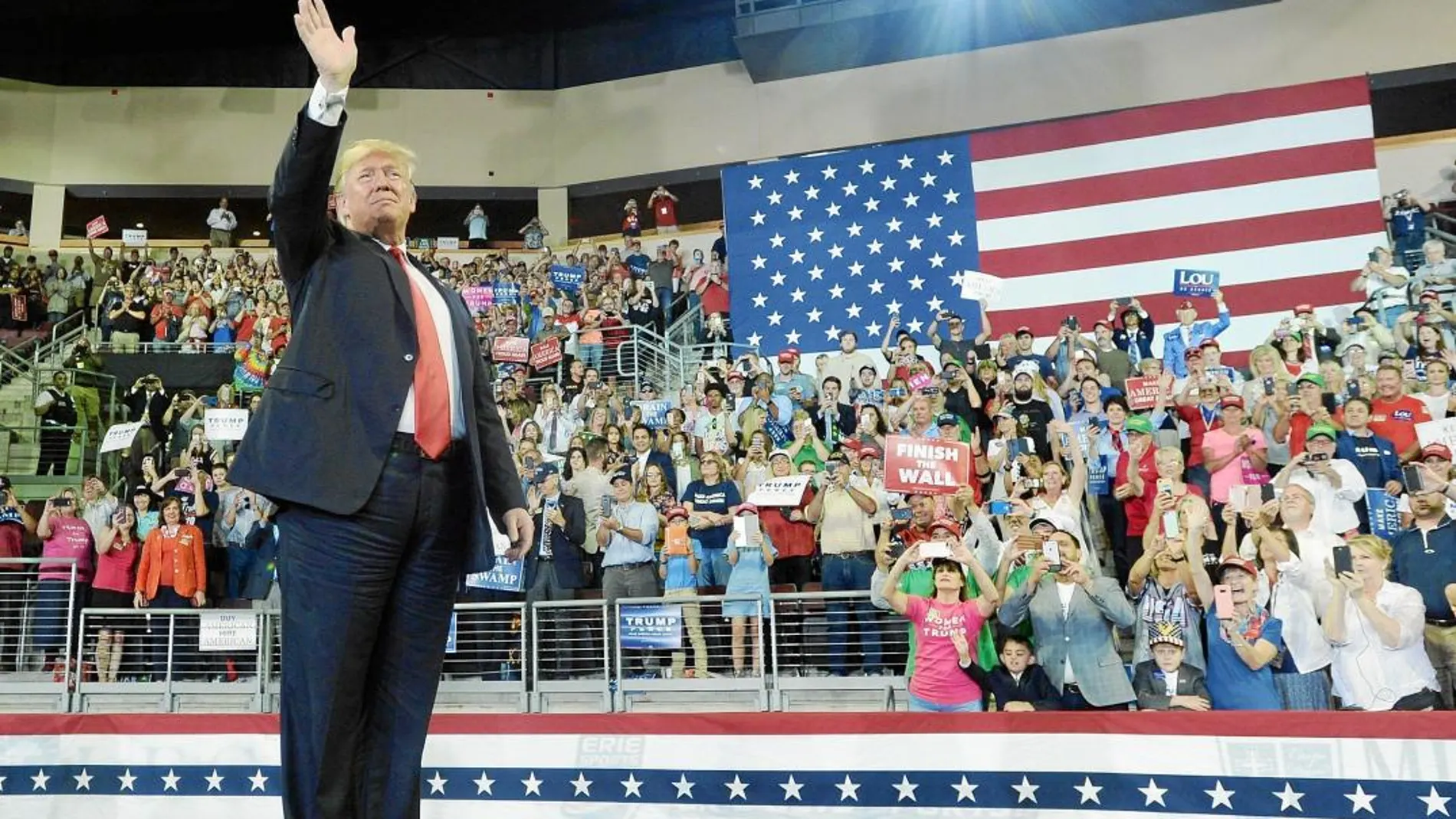 Donald Trump, a su entrada en el meeting del pasado miércoles en el Erie Insurance Arena