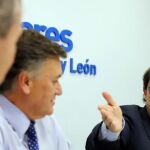 El presidente del Partido Popular de Castilla y León, Alfonso Fernández Mañueco, dirige una reunión del Comité de Dirección junto al secretario regional, Francisco Vázquez