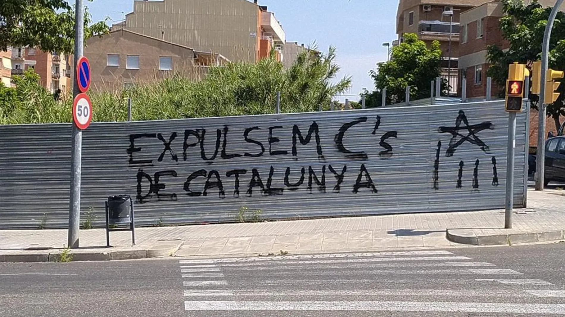Quieren expulsarnos de Cataluña. #NoNosCallarán