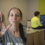 Es una de las miles de mujeres que ha aguantado en silencio el desprecio y la violencia