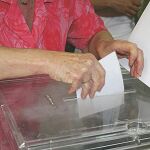 En la imagen, una urna del pseudo referéndum del 1–O