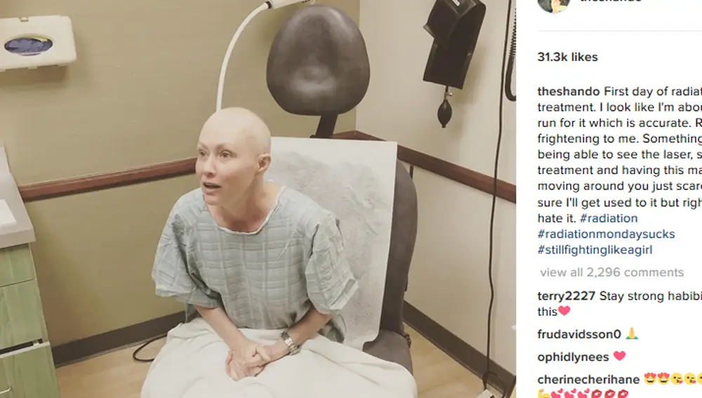 Shannen Doherty afronta asustada la primera sesión de radioterapia