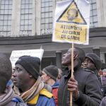 Manifestación en Bruselas contra el ministro Theo Francken por expulsar de Bélgica a refugiados que fueron torturados al llegar a Sudán