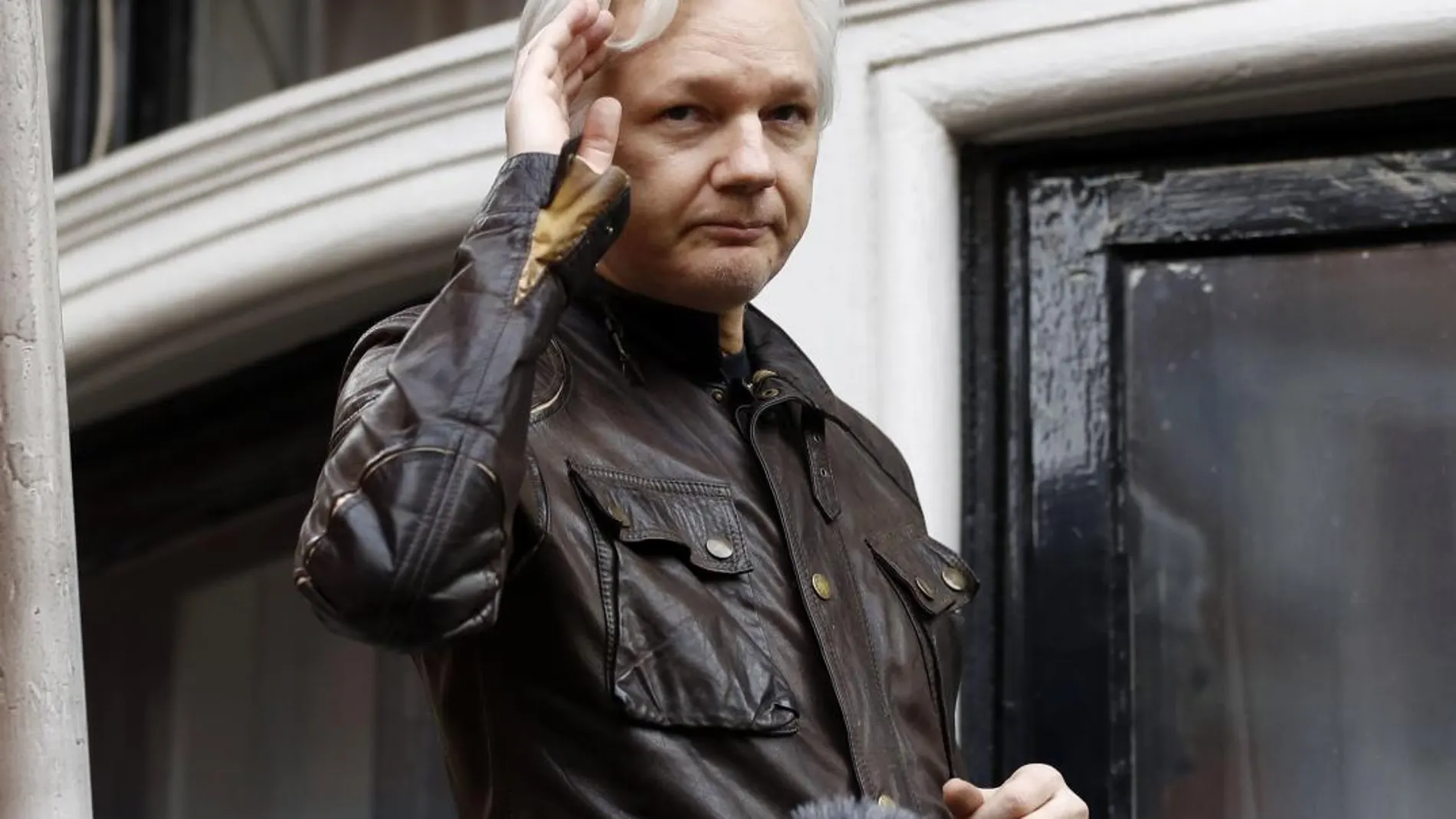 Julian Assange en la embajada de Ecuador en la que lleva desde 2012