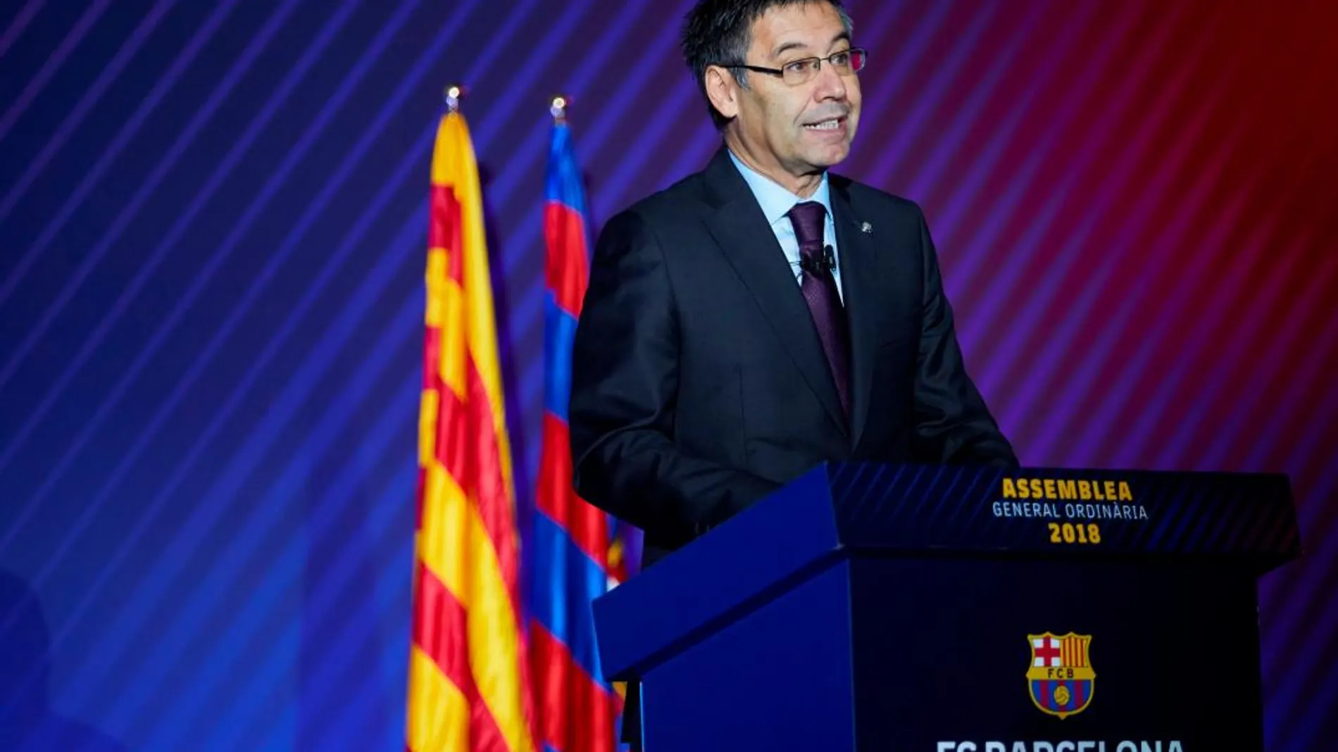El presidente del FC Barcelona, Josep Maria Bartomeu, durante su intervención en la Asamblea de Compromisarios del FC Barcelona / Foto: Efe