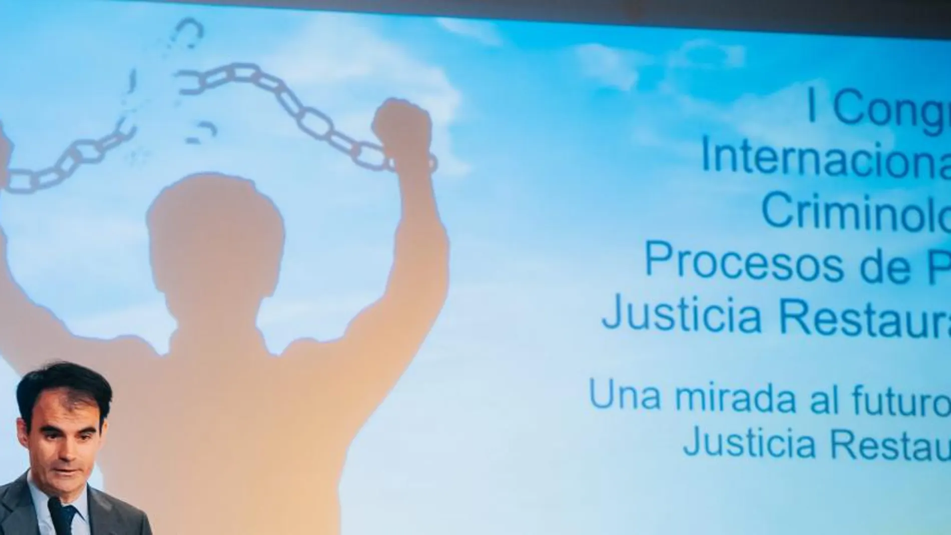 El juez Ruz clausuró en Valencia el Congreso sobre Criminología, procesos de paz y justicia restitutiva, que organizó la Universidad Internacional de Valencia (VIU)