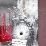 Impactos de bala en el café «Bonne Biere», uno de los locales donde atacaron los terroristas del 13-N