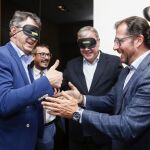 El alcalde y el presidente de la Diputación de León, Antonio Silván y Juan Martínez Majo, respectivamente con los responsables de la ONCE, Ismael Pérez y Oscar Pérez