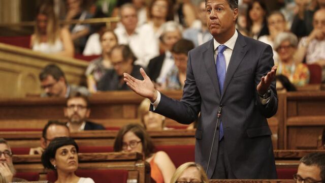 El líder del PPC, Xavier García Albiol, hoy durante la sesión de control en el Parlament