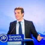 El presidente del PP, Pablo Casado, ayer desde Pamplona en la presentación de las candidatas del partido / Efe