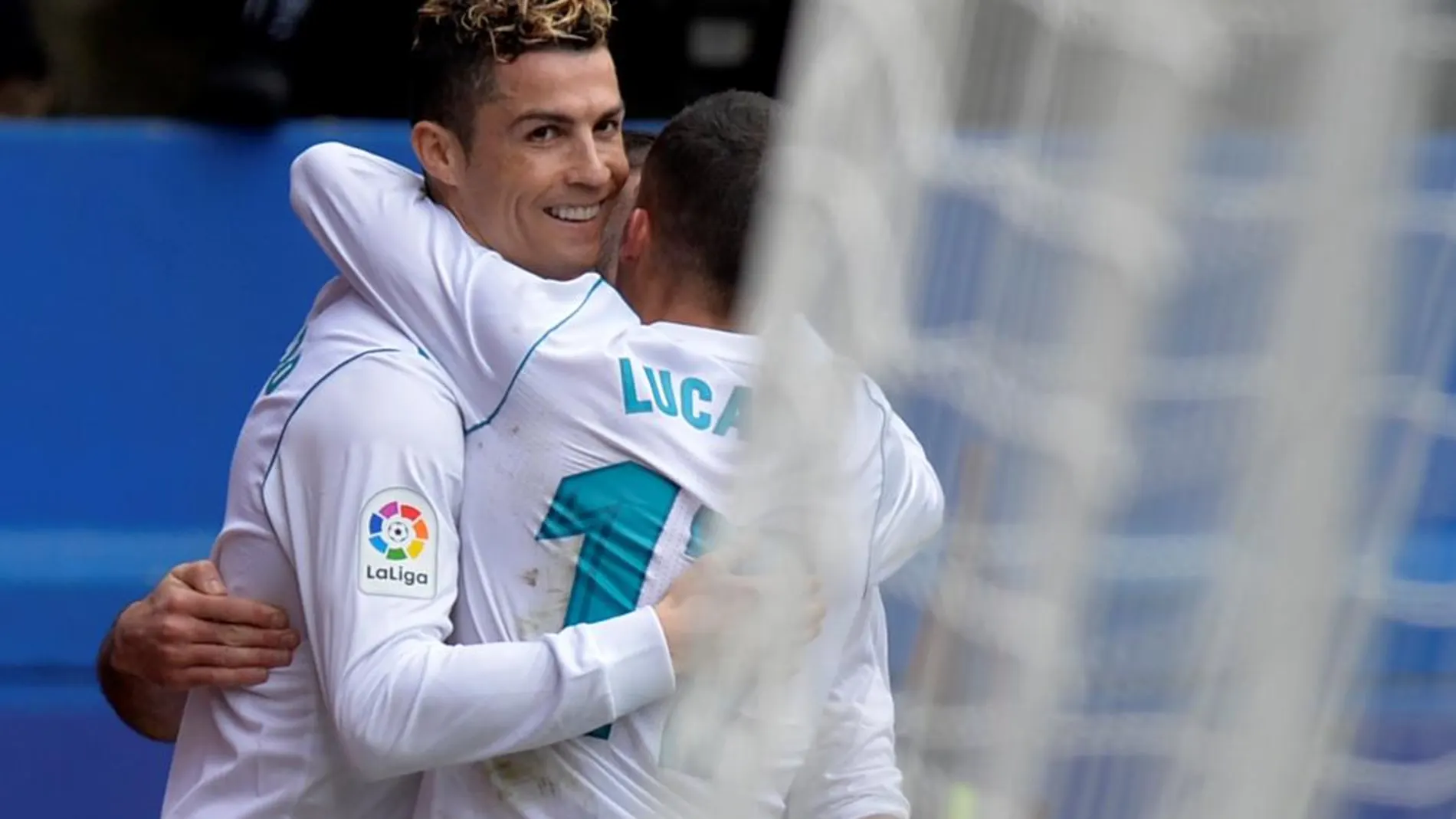 Ronaldo celebra uno de sus goles con Lucas Vázquez