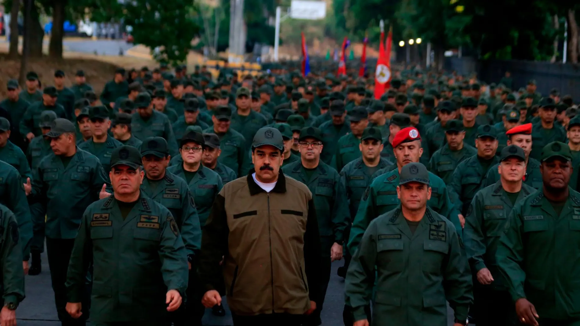 Nicolás Maduro con Vladimir Padrino y Remigio Ceballos y sus tropas