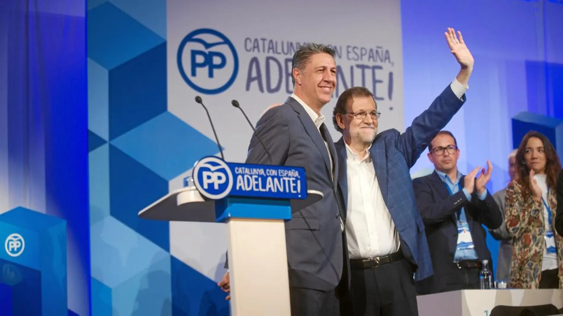 El presidente del Gobierno, Mariano Rajoy, y el presidente del PP en Cataluña, Xavier García Albiol, en una imagen de archivo