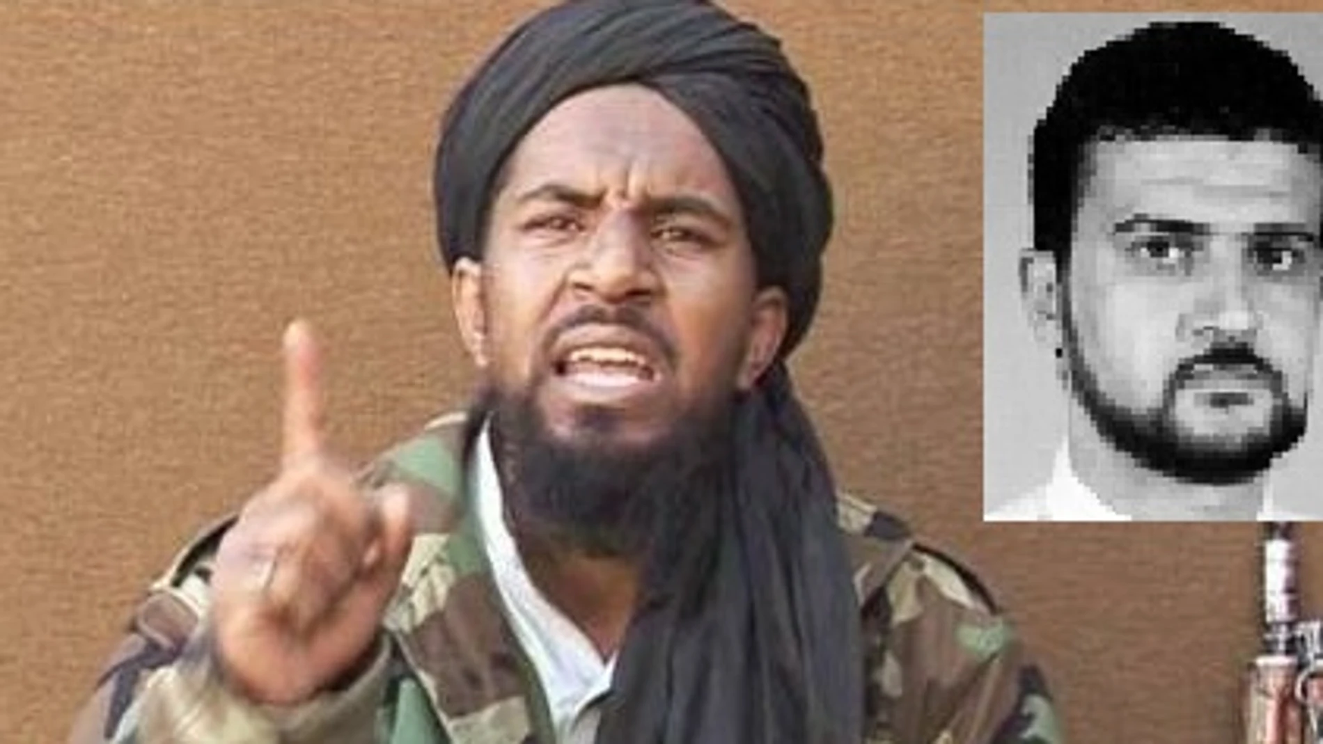 Abu Anas al Libi. Arriba a la derecha, foto de la ficha del FBI. El cabecilla de Al Qaeda ha sido capturado en Libia por Estados Unidos.