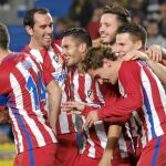 Los jugadores rojiblancos Gabi, Godín, Koke, Saúl, Gameiro y Griezmann celebran uno de los goles del Atlético en el estadio Gran Canaria