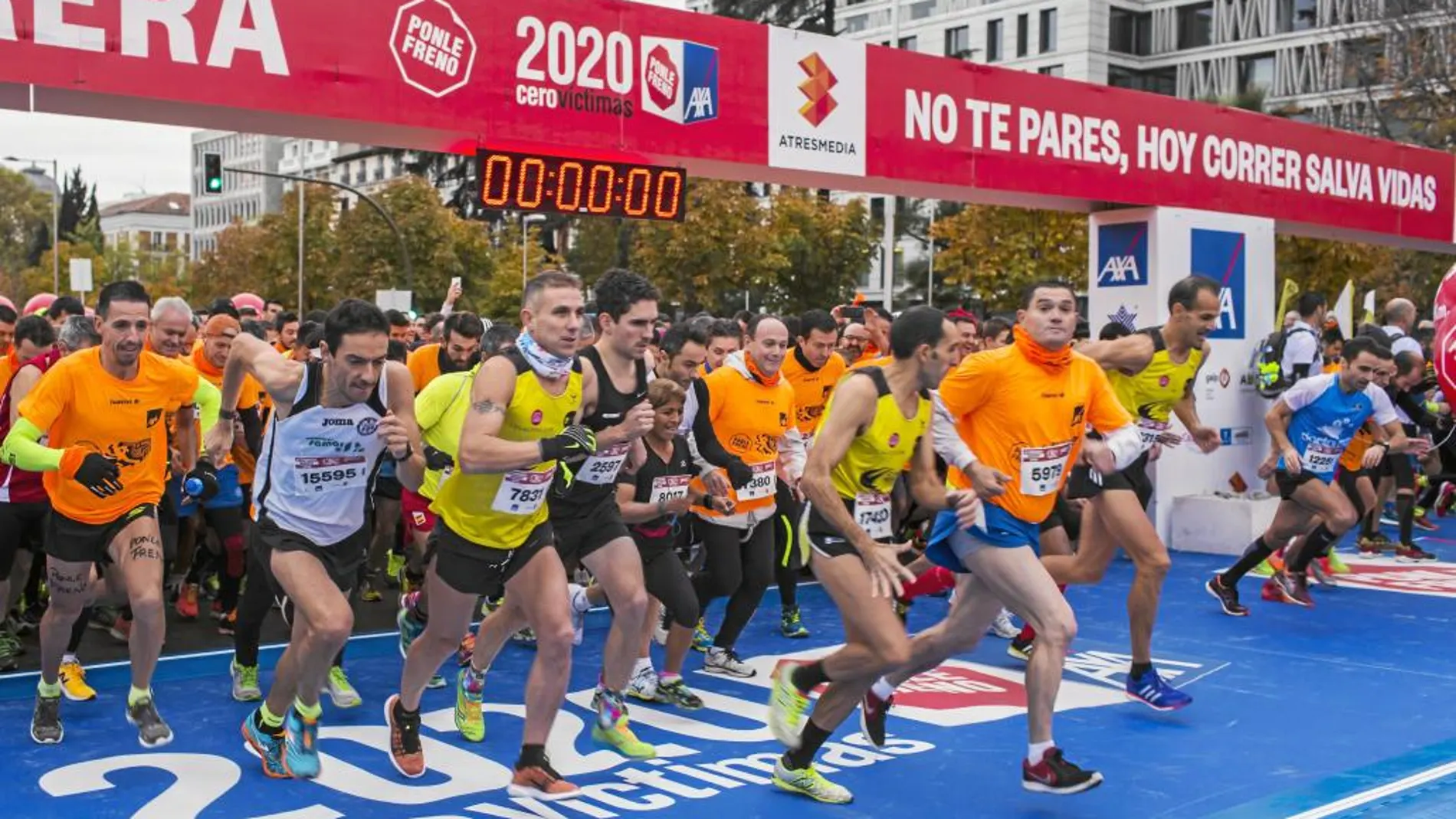 Salida de la octava carrera «Ponle Freno», que tuvo lugar ayer con una gran participación