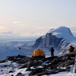 Científicos midiendo la capa de hielo en Groenlandia en un reciente estudio