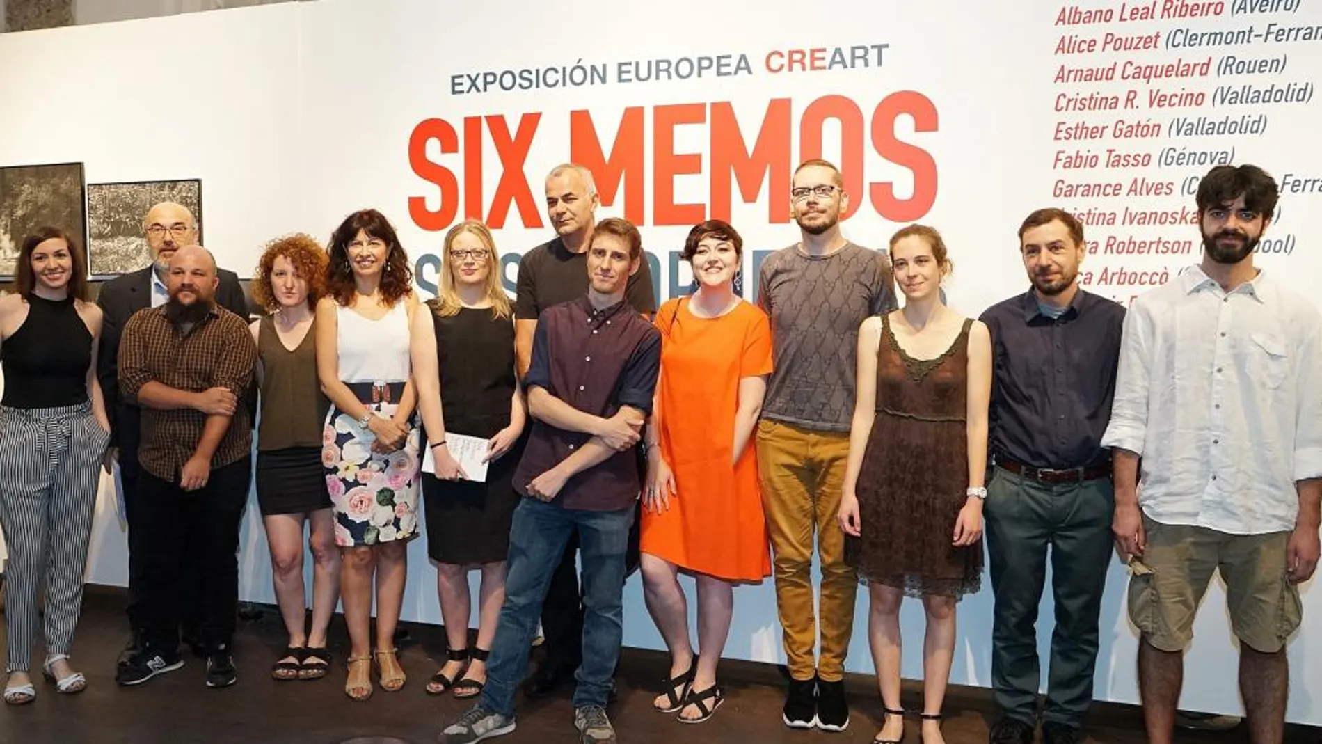 Ana Redondo, Branka Bencic y Juan González-Posada junto con algunos de los artistas que participan con sus obras en esta exposición